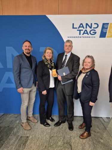 Goldenes Ehrenzeichen für Trainer Günter Grill