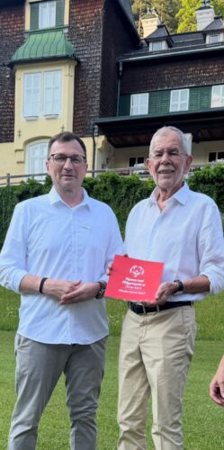 Auch unser Special Olympics Niederösterreich Info-Folder hat es bis zu unserem Herrn Bundespräsident Alexander Van der Bellen 🇦🇹 geschafft-