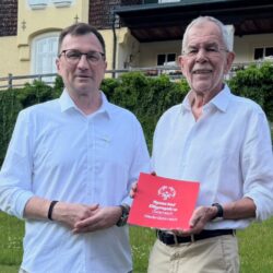 Auch unser Special Olympics Niederösterreich Info-Folder hat es bis zu unserem Herrn Bundespräsident Alexander Van der Bellen 🇦🇹 geschafft-